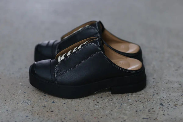untitlab black trainer shoes AW21 AW1211403